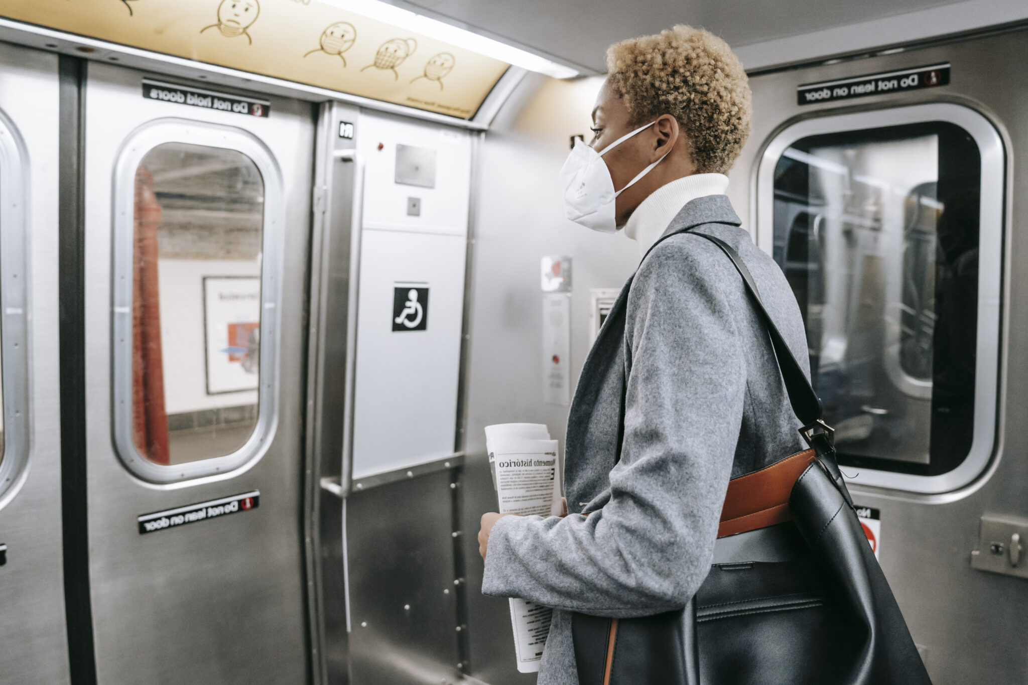 Are masks mandatory on public transport in Tenerife?