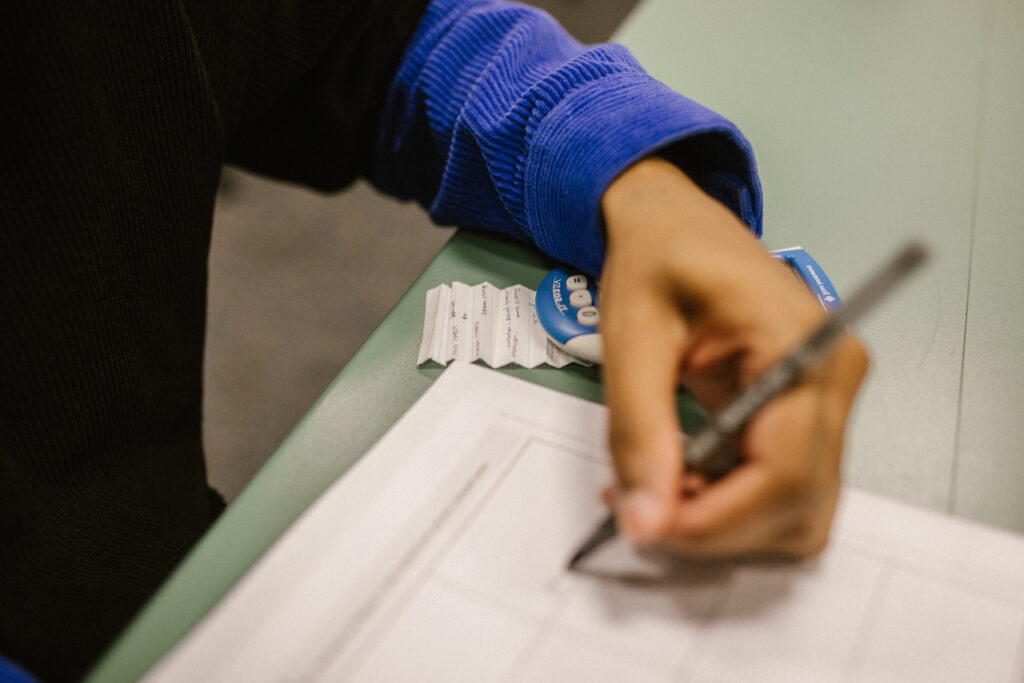 How to pronounce Adeje in Tenerife?