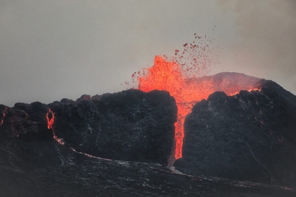 is the volcano in tenerife still erupting