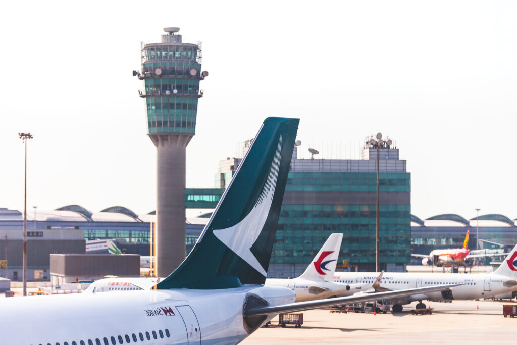 which airlines fly from luton to tenerife