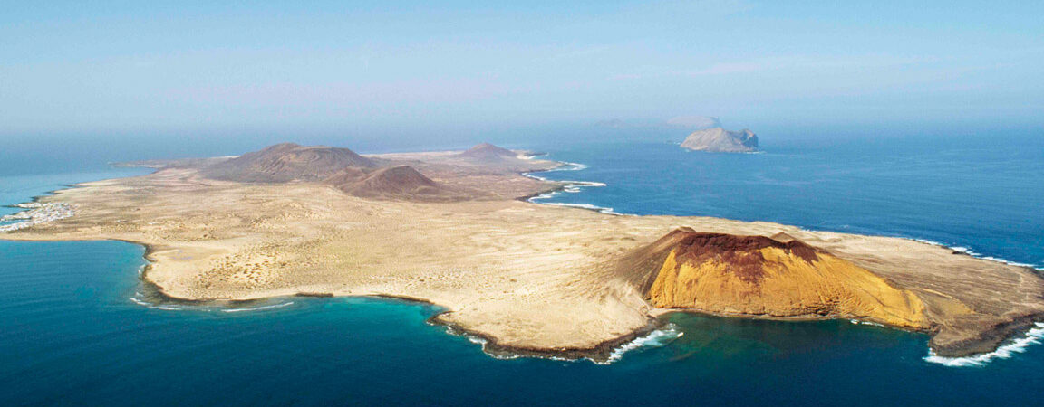 ¿Cómo llegar a la isla de La Graciosa desde Lanzarote?
