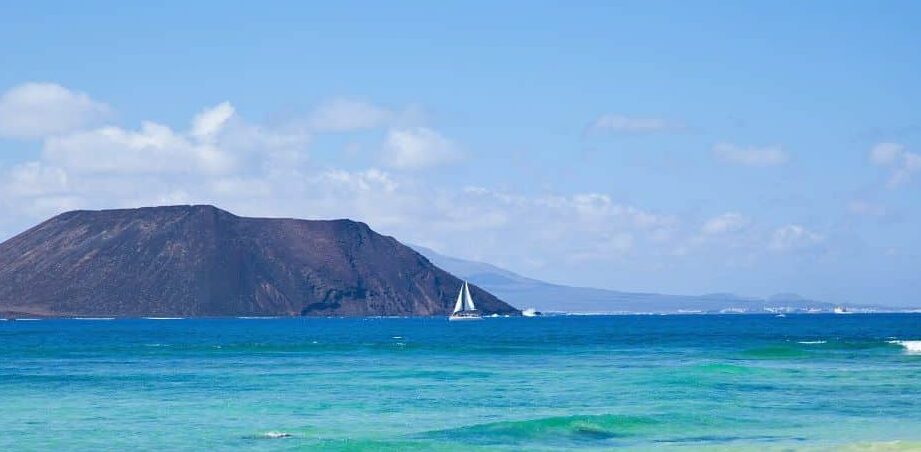 cual es la isla mas cercana a gran canaria