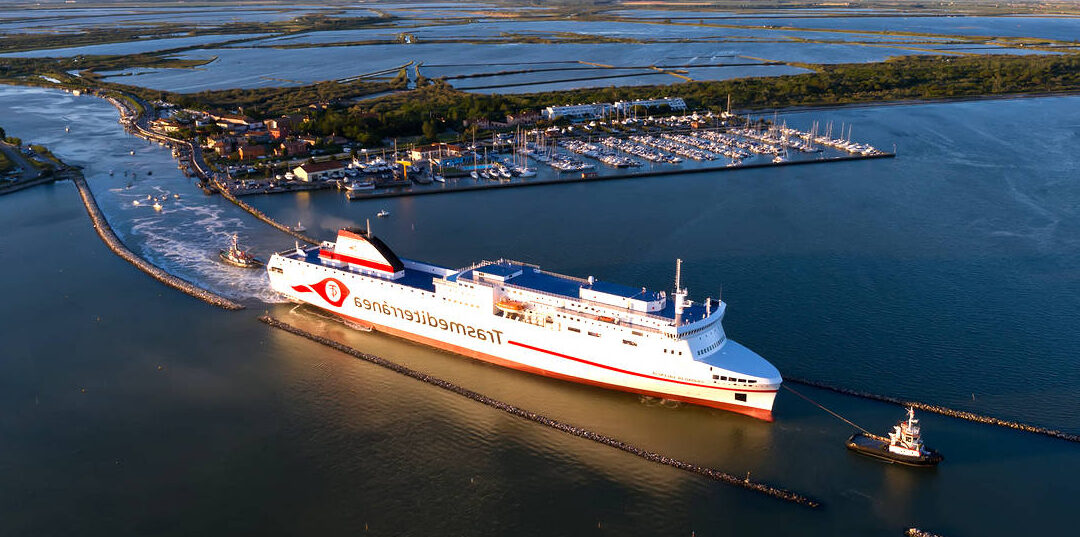 ¿Cuánto se tarda en barco de Cádiz a Lanzarote?