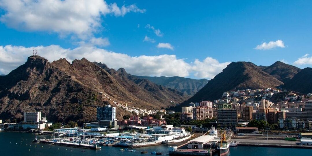 ¿Cuánto se tarda en barco de Cádiz a Tenerife?