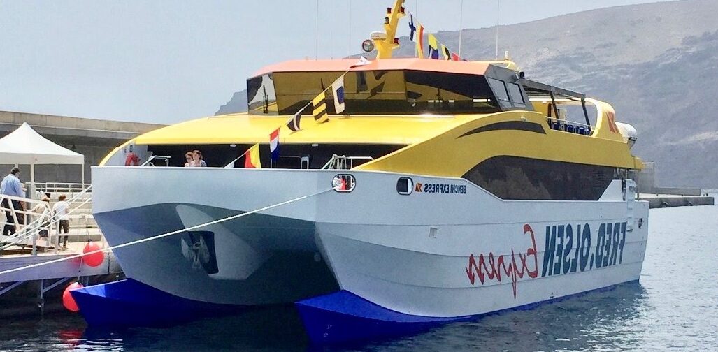 ¿Cuánto tarda el barco de los cristianos a Santa Cruz de La Palma?
