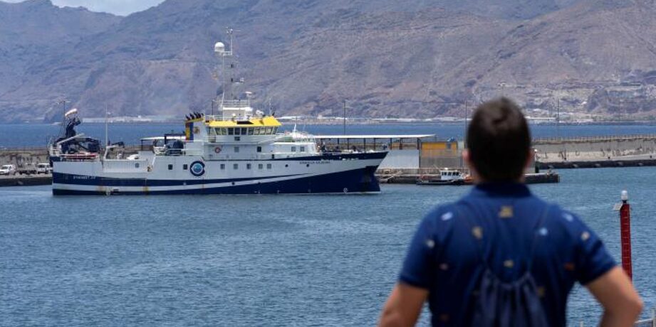 cuantos kilometros de mar hay de tenerife a madrid
