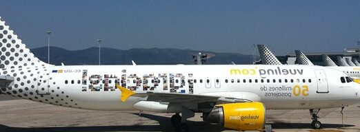 donde aterriza vueling en tenerife